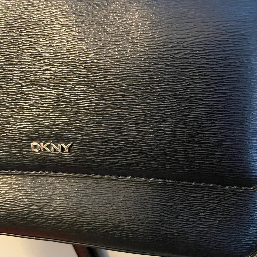 DKNY crossbody purse - Picture 5 of 6